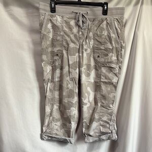 Natural Reflections Gray Camouflage Capris